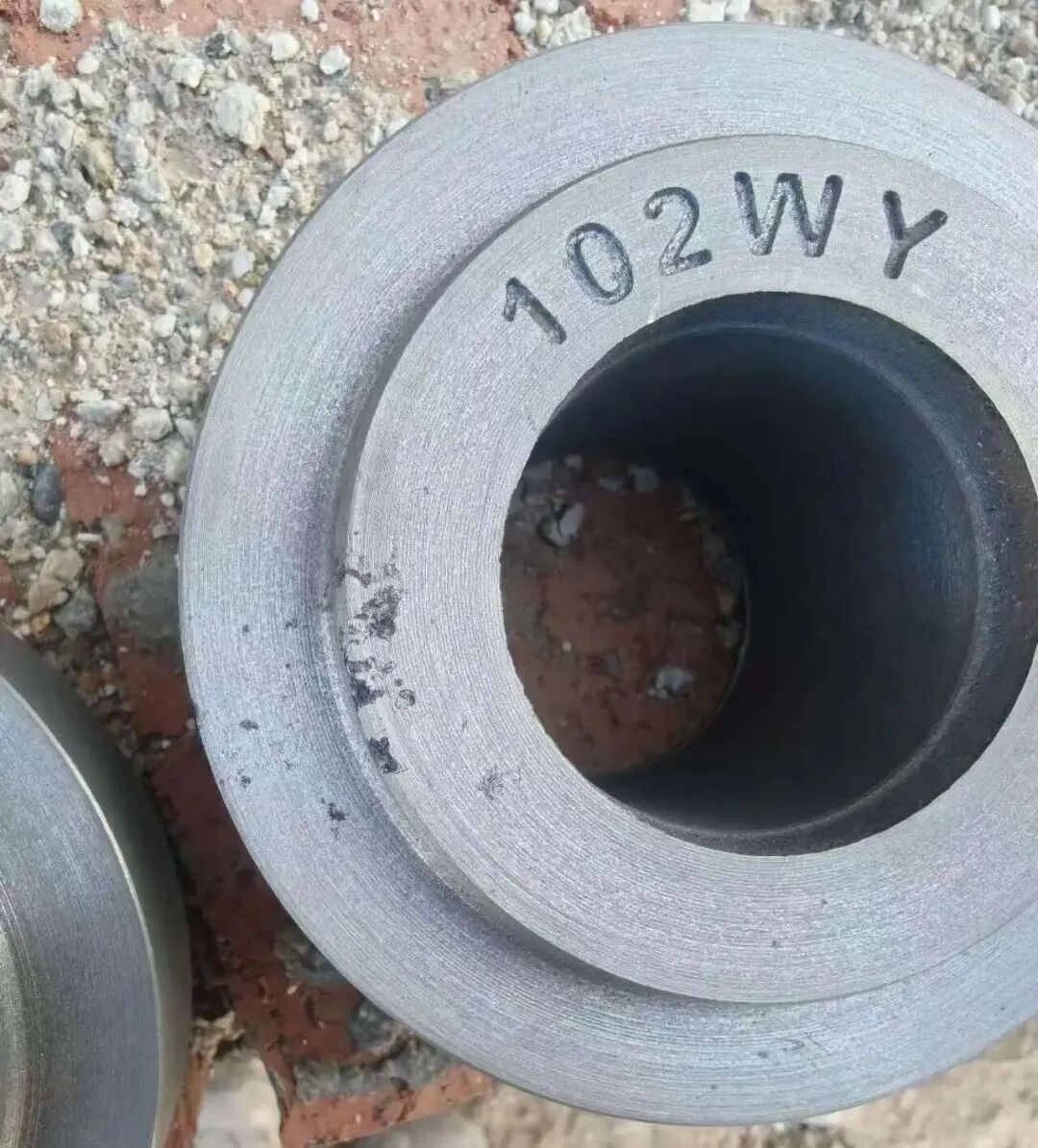 Apakah ciri-ciri kecacatan pembilasan pasir dalam penghasilan bahagian besi tuang kelabu menggunakan pasir hijau? Apakah perbezaan antara kecacatan mata sanga?