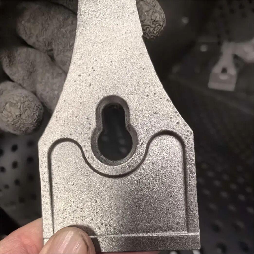 Menghasilkan 410 bahagian keluli tahan karat dengan sol silika, seberat 205 gram, dengan kecacatan bintik pengoksidaan permukaan: punca dan penyelesaian